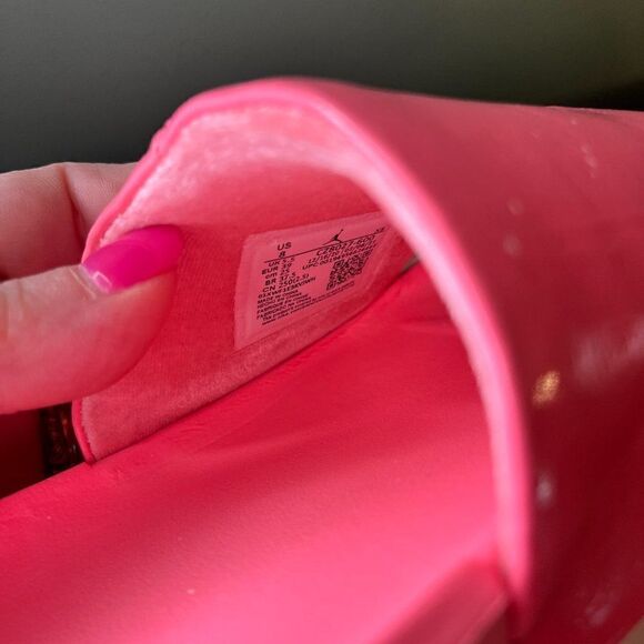 Jordan Pink Flip Flops SlidesโUS 8 CZ8027-600 LikeโNew - Picture 2 of 15